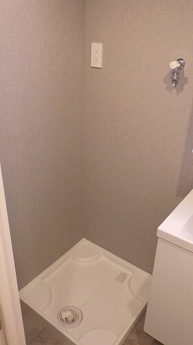 その他設備　室内洗濯機置場　※同タイプ（201号室）の写真