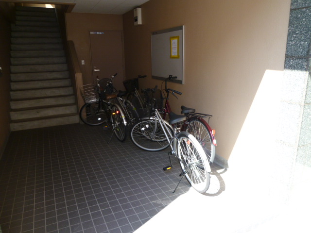 ロビー　自転車置き場