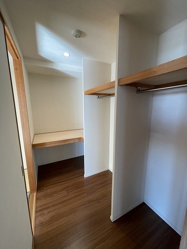 収納　ウォークスルークロゼット（内装前）