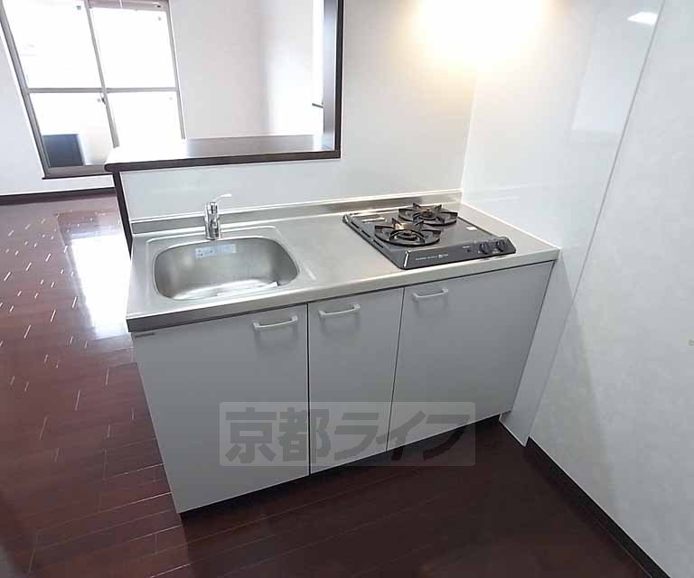 キッチン　２口コンロ付きのキッチンです。