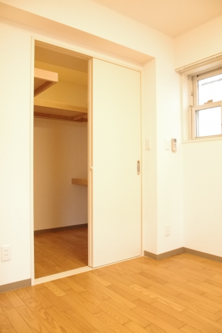 収納　大きなウォークインクローゼットでした♪