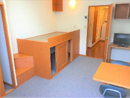 居室・リビング　2階はフローリングのお部屋です