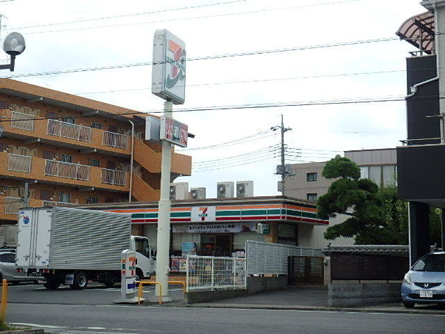 コンビニ　セブンイレブン（コンビニ）まで458m