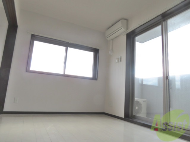 居室・リビング　１０帖の洋室です。広々としていますね。