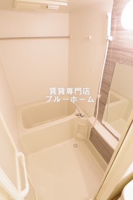 バス・シャワールーム　浴室乾燥機付きのお風呂！