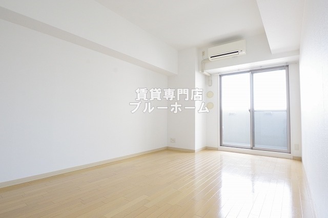 居室・リビング　10.9帖の広い洋室！