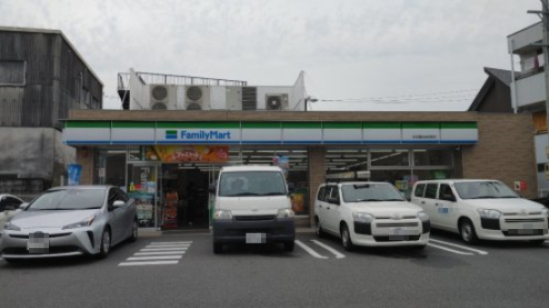 コンビニ　ファミリーマート 名古屋西高校前店（コンビニ）まで500m