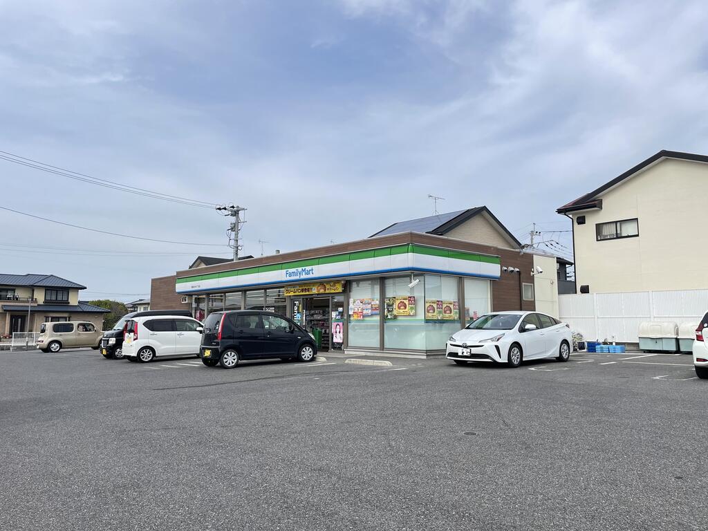 コンビニ　ファミリーマート遠賀松の本六丁目店（コンビニ）まで717m