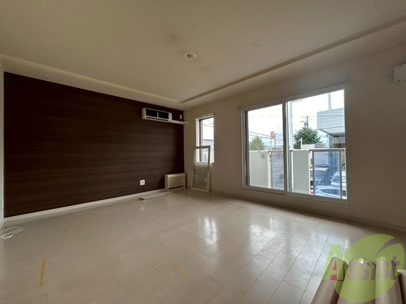居室・リビング　広くてキレイなお部屋が広がっていて、充実した生活が送れそう。