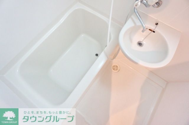 バス・シャワールーム　同物件別部屋写真