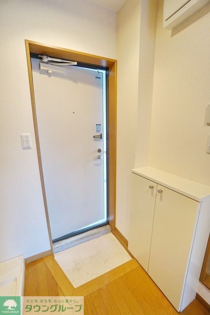 玄関　同物件別部屋写真