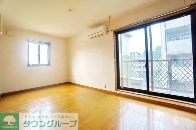 居室・リビング　同物件別部屋写真