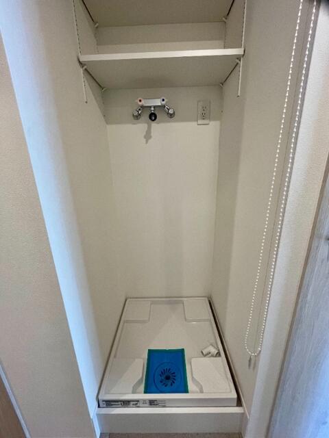 玄関　洗濯機置場
