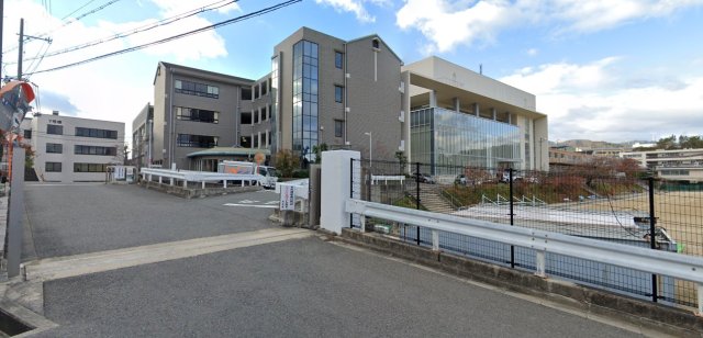 高校・高専　早稲田摂陵高等学校（高校・高専）まで2491m
