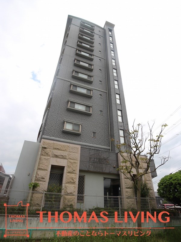 建物外観　閑静な住宅街に佇む高層マンション