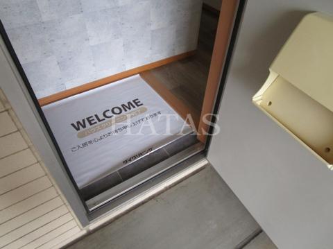 玄関　同物件別部屋です