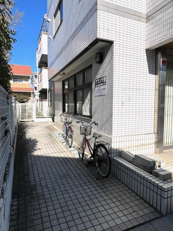 建物外観　建物入口