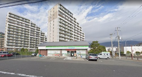 コンビニ　ファミリーマート 新在家南町一丁目店（コンビニ）まで518m