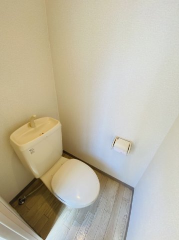 トイレ　バス・トイレ別なので湿気が気になりません！