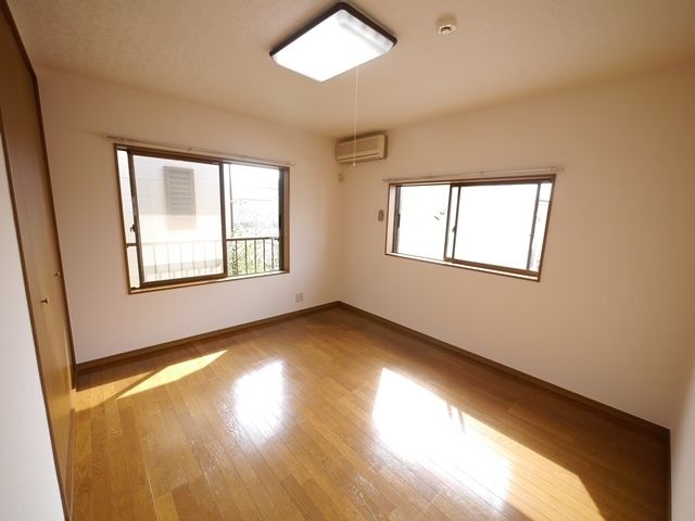 居室・リビング　★二面採光で明るいお部屋です★