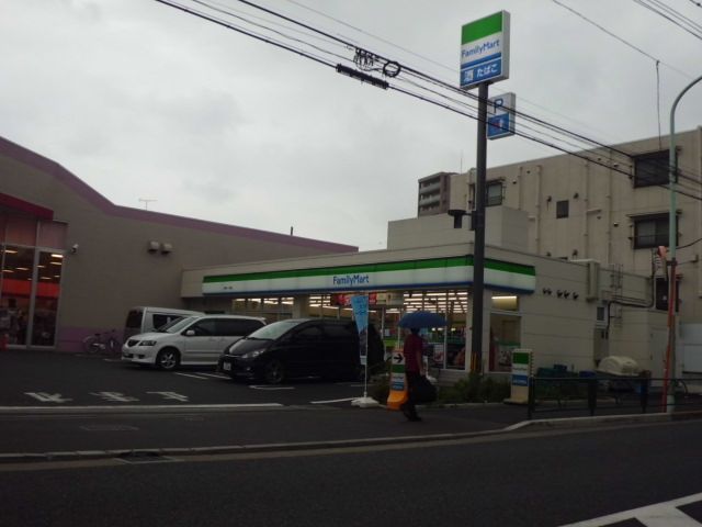 コンビニ　ファミリーマート（コンビニ）まで300m
