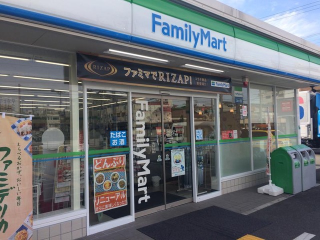 コンビニ　ファミリーマート背戸口一丁目店（コンビニ）まで1021m