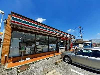 コンビニ　セブンイレブン（コンビニ）まで300m