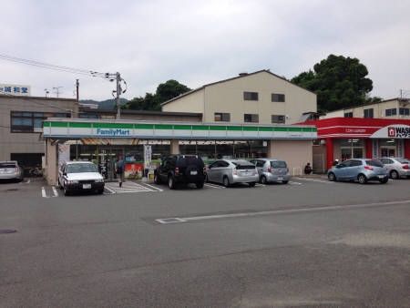コンビニ　ファミリーマート博多金の隈3丁目店（コンビニ）まで531m