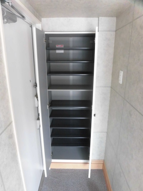 玄関　※同タイプの他の部屋の写真となります。