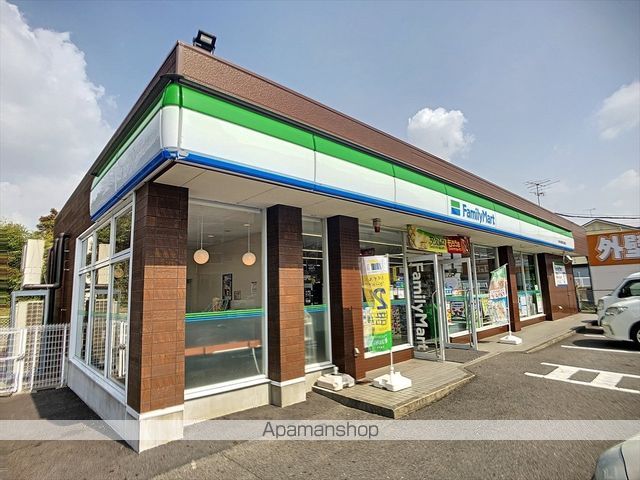 コンビニ　ファミリーマート（コンビニ）まで650m
