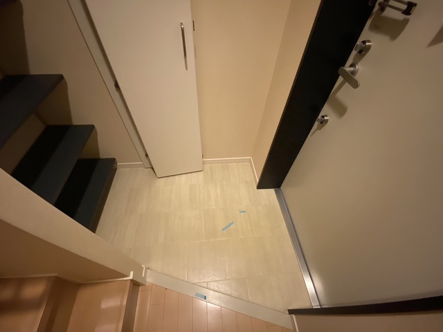 玄関　同建物別号室参照
