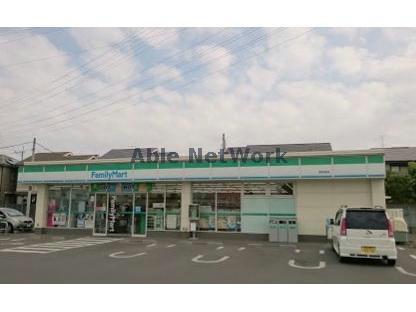 コンビニ　ファミリーマート肥塚南店（コンビニ）まで677m