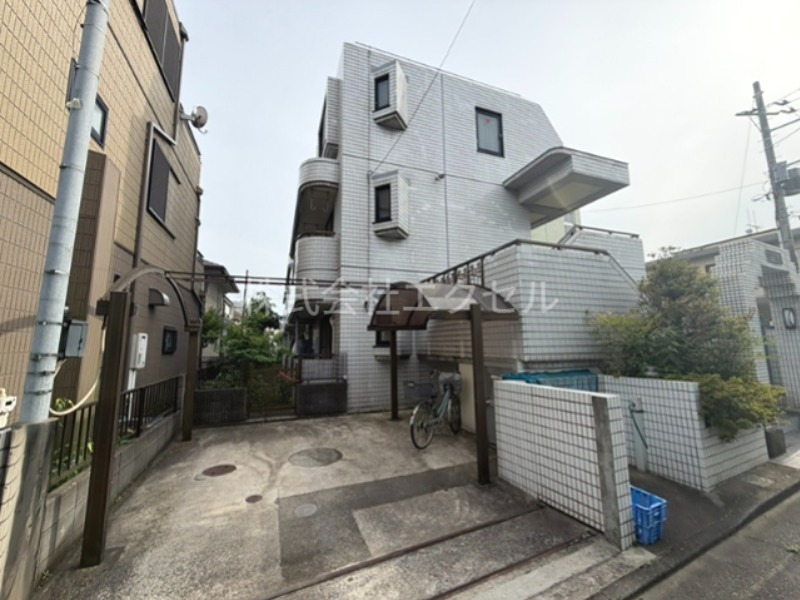 建物外観　閑静な住宅街に立地しております。