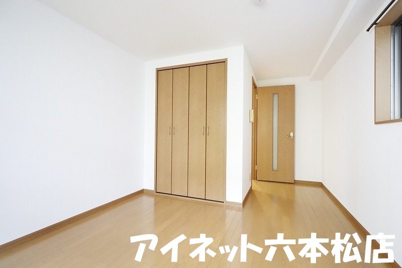 居室・リビング　家具の配置にリビングですね