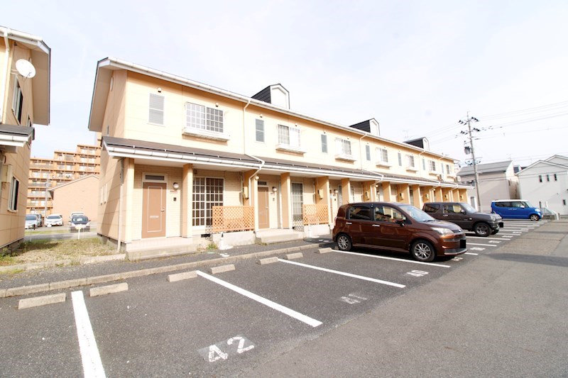 建物外観　女池インターまでアクセス良好