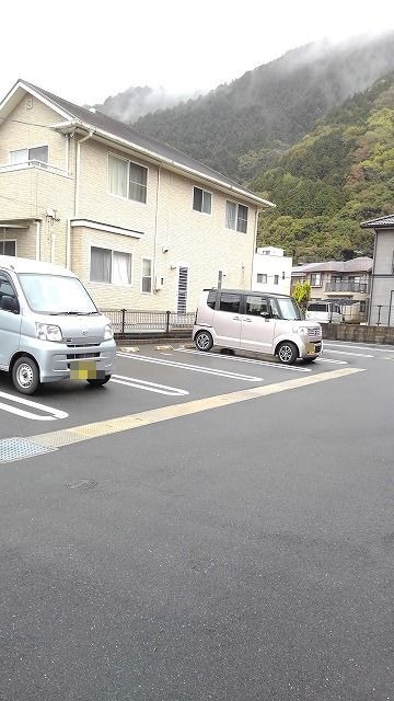 【プランドールの駐車場】