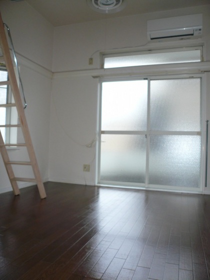 居室・リビング　※別部屋の写真です