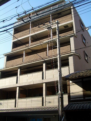 京都市下京区本上神明町のマンションの建物外観