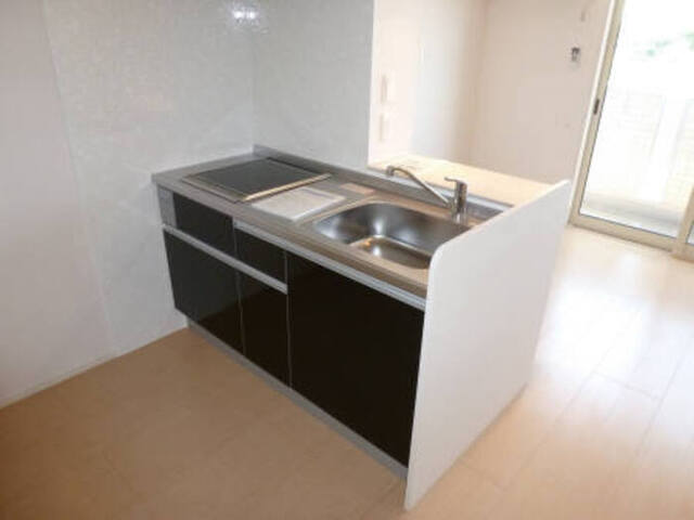 居室・リビング　キッチン２