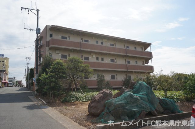 【熊本市東区新生のマンションの建物外観】