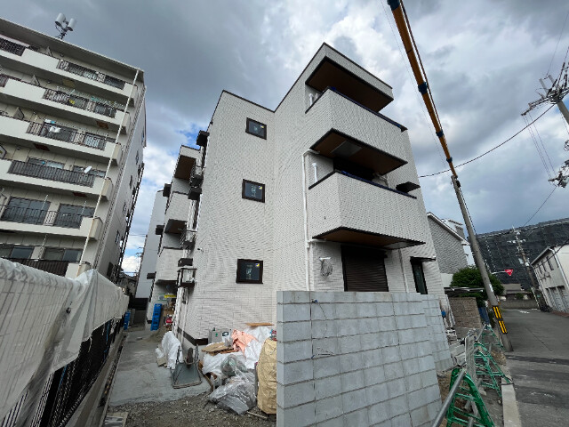 【大阪市淀川区三津屋南のアパートのエントランス】