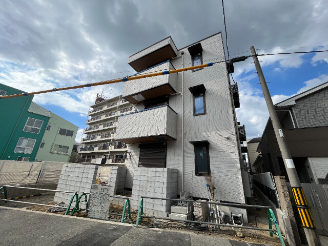 【大阪市淀川区三津屋南のアパートの建物外観】