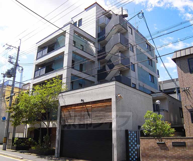 京都市南区西九条御幸田町のマンションの建物外観