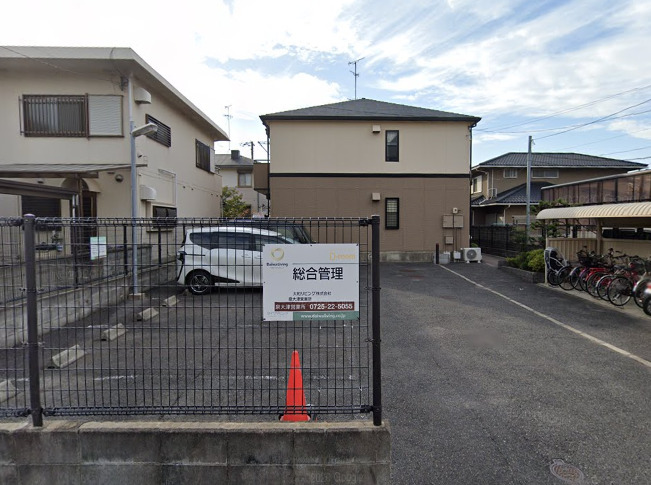 【高石市取石のアパートの駐車場】