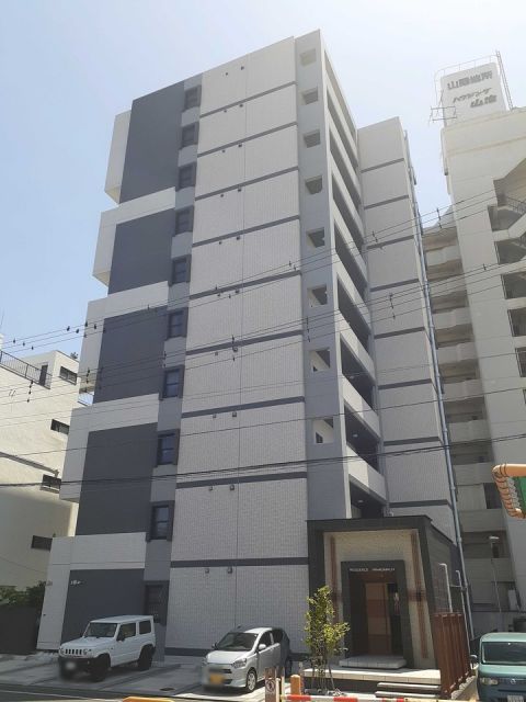 岡山市北区柳町のマンションの建物外観