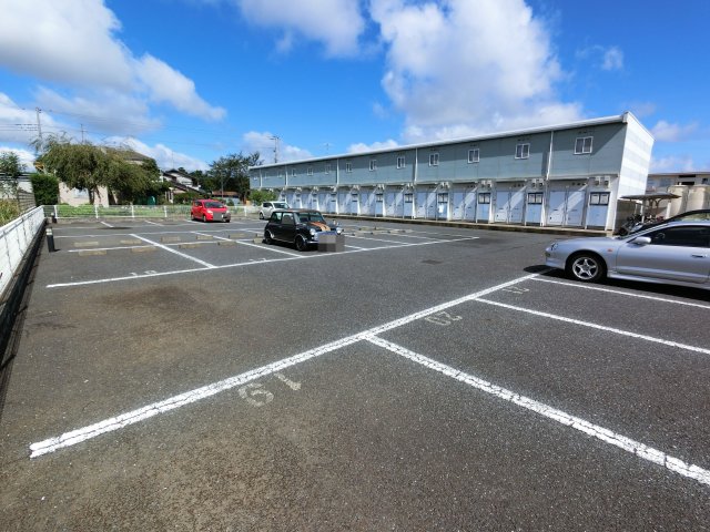 【成田市三里塚のアパートの駐車場】