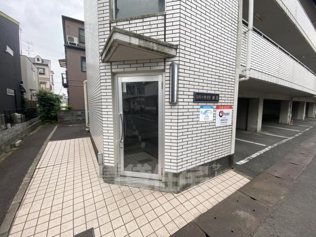 【宇治市莵道のマンションのエントランス】