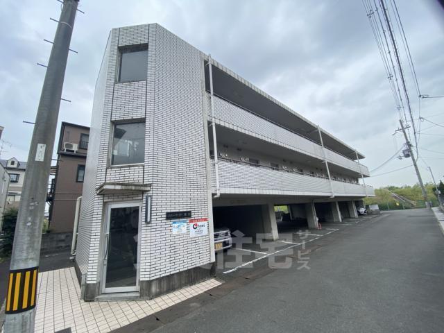 宇治市莵道のマンションの建物外観