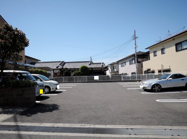 【泉南市樽井のアパートの駐車場】