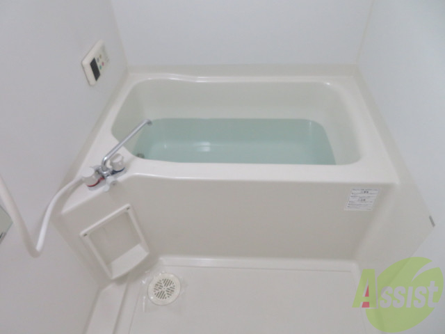 バス・シャワールーム　落ち着いたデザインのバスルーム。ゆったりできそうです。